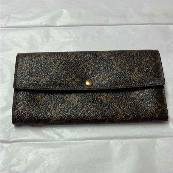 Louis Vuitton monogram sara long wallet. - Picture 1 of 10